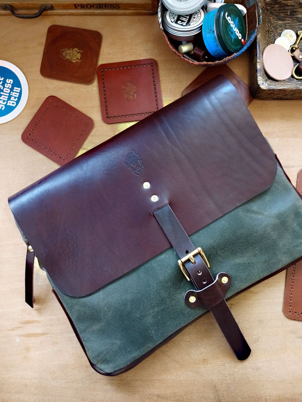 retrobriefcase_flattable3